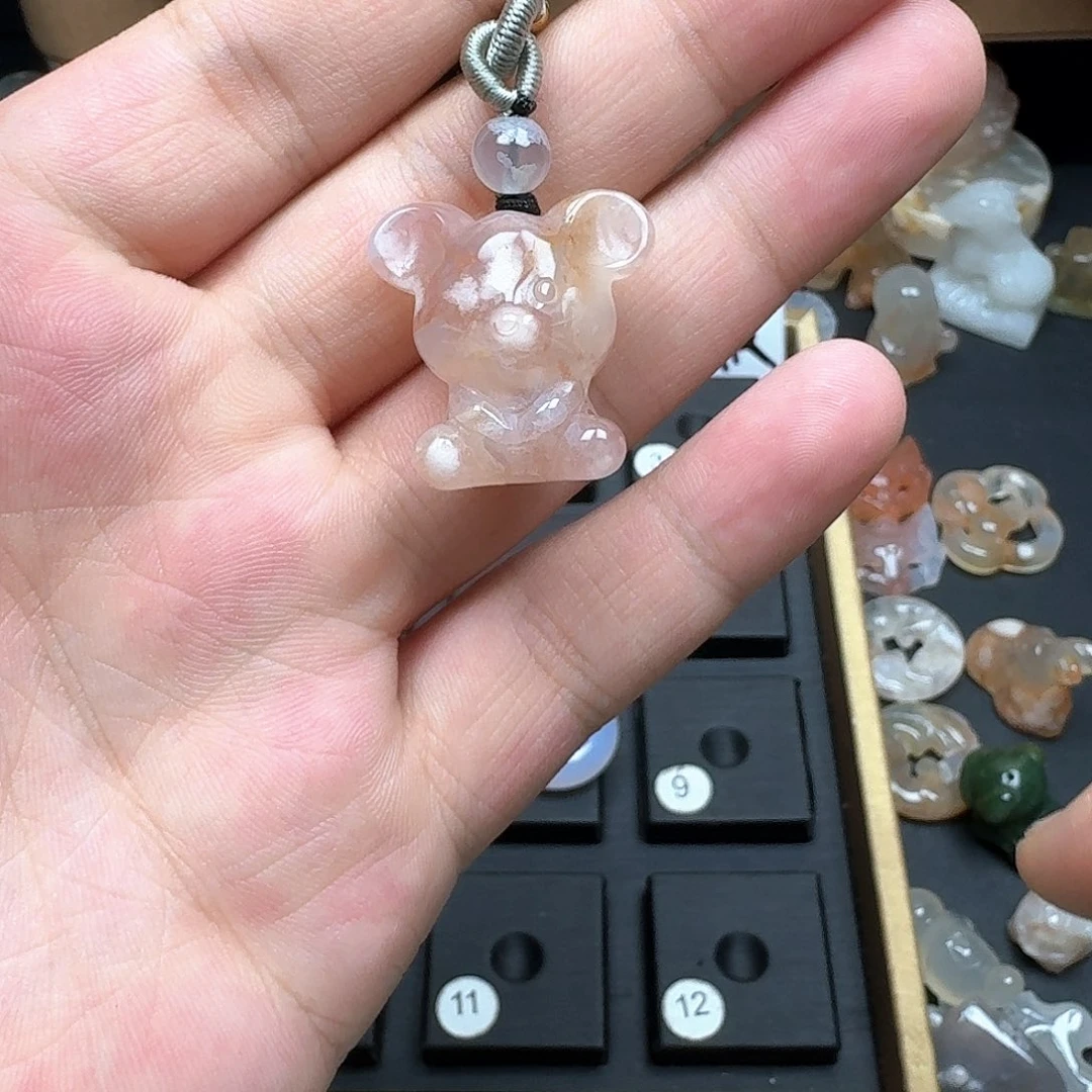 石英质玉未镶嵌颈饰?****