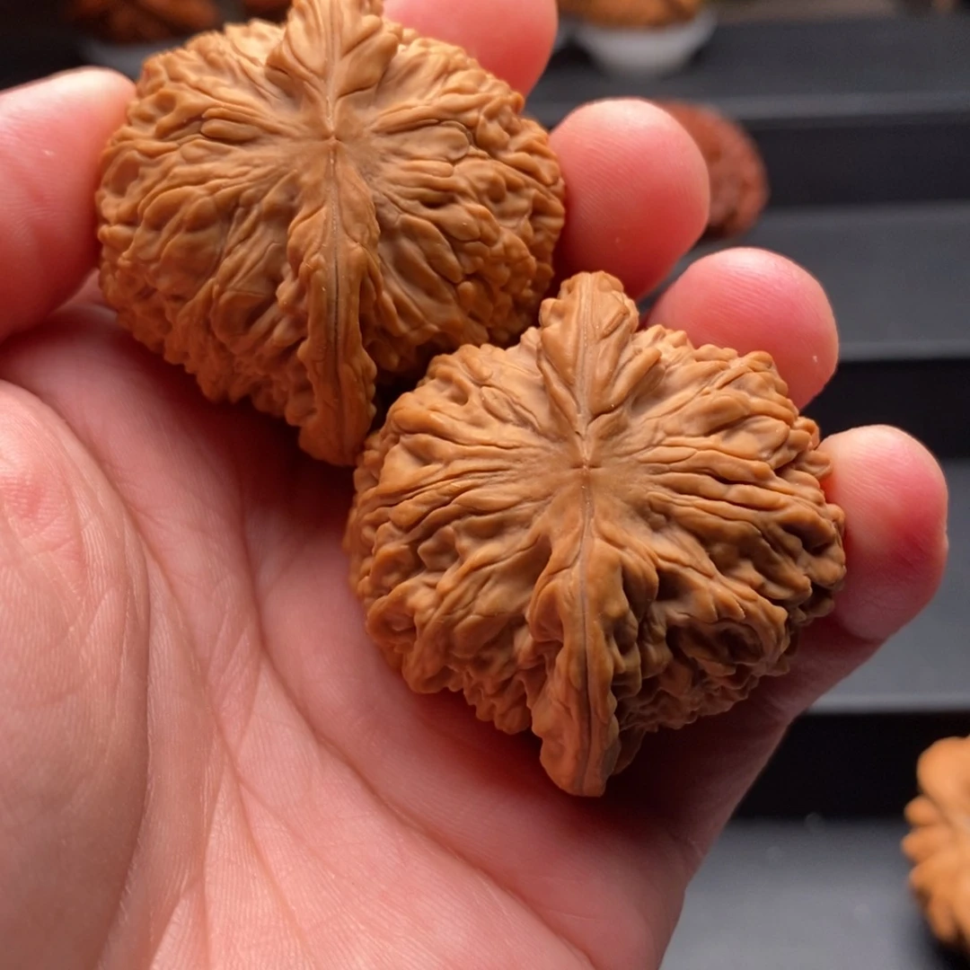 起***念文玩核桃吊坠核为贵