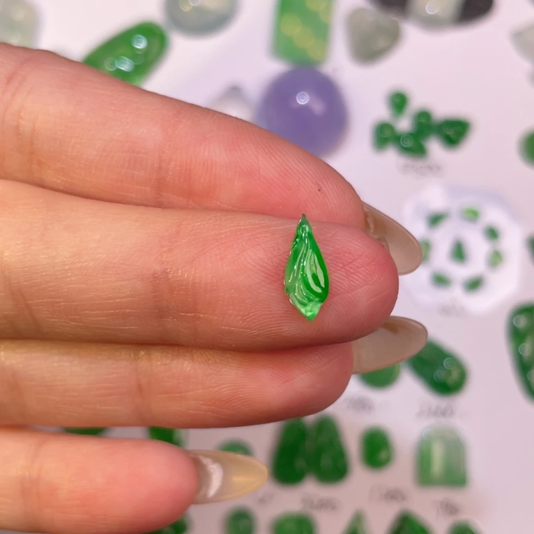 翡翠未镶嵌颈饰裸石