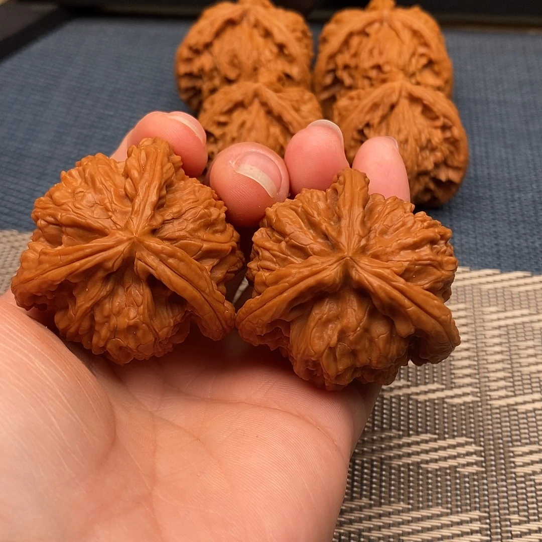 叱***总吊坠文玩核桃三棱