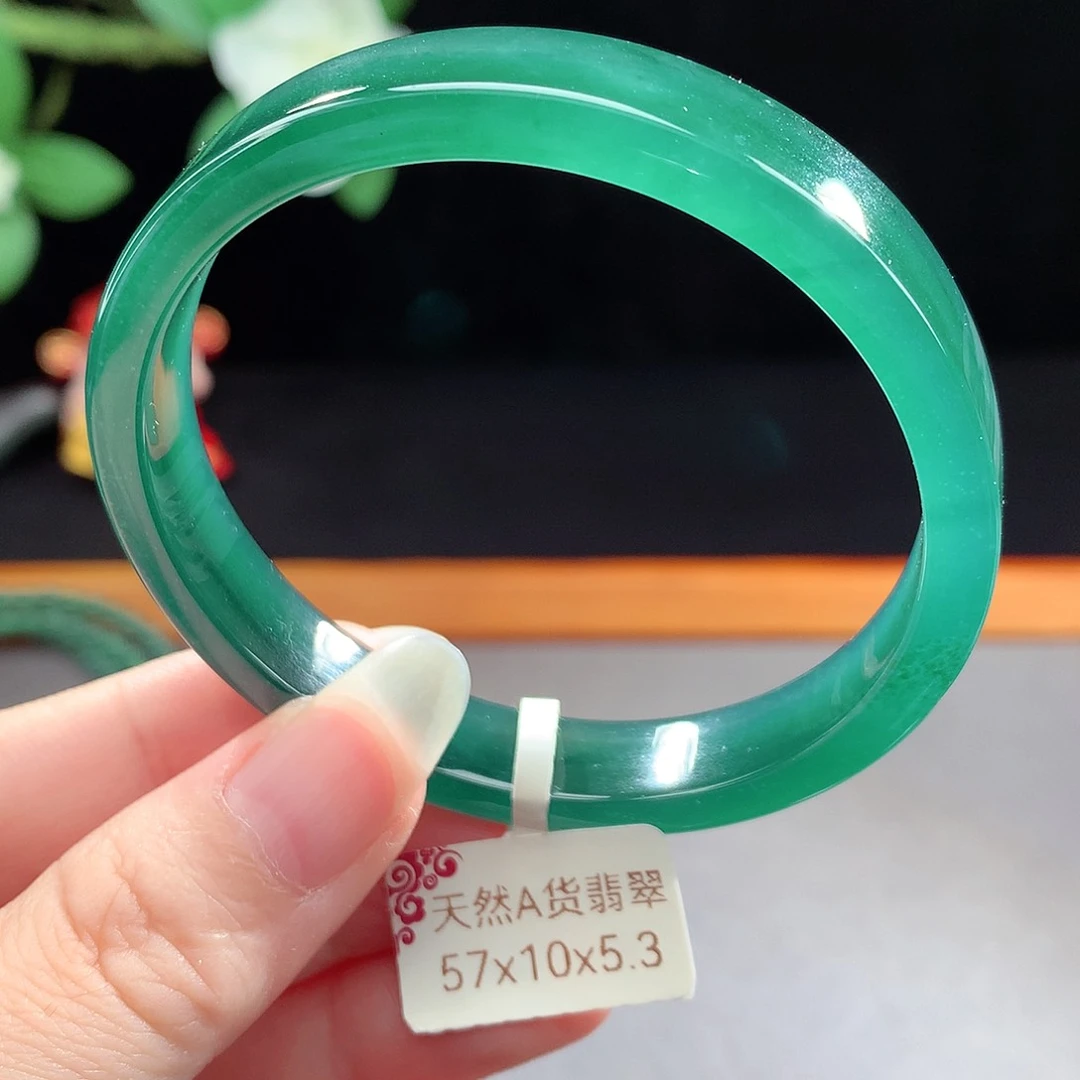 未镶嵌手镯（圆镯）翡翠