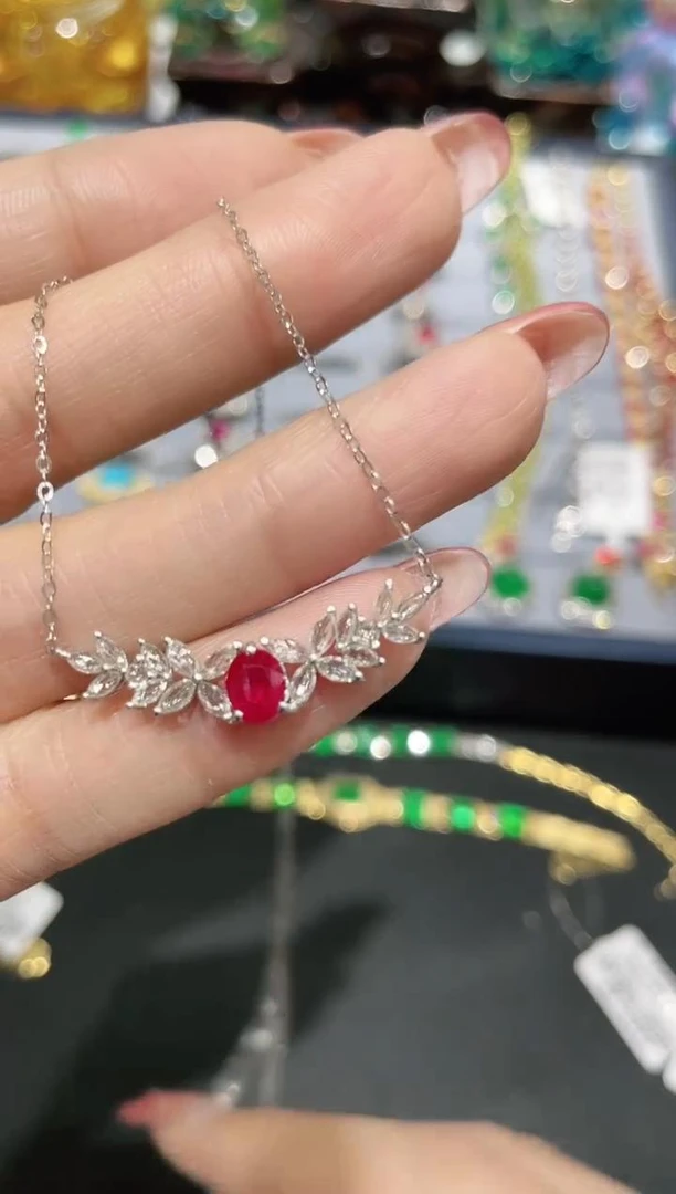 18K金镶嵌天然红宝石项链