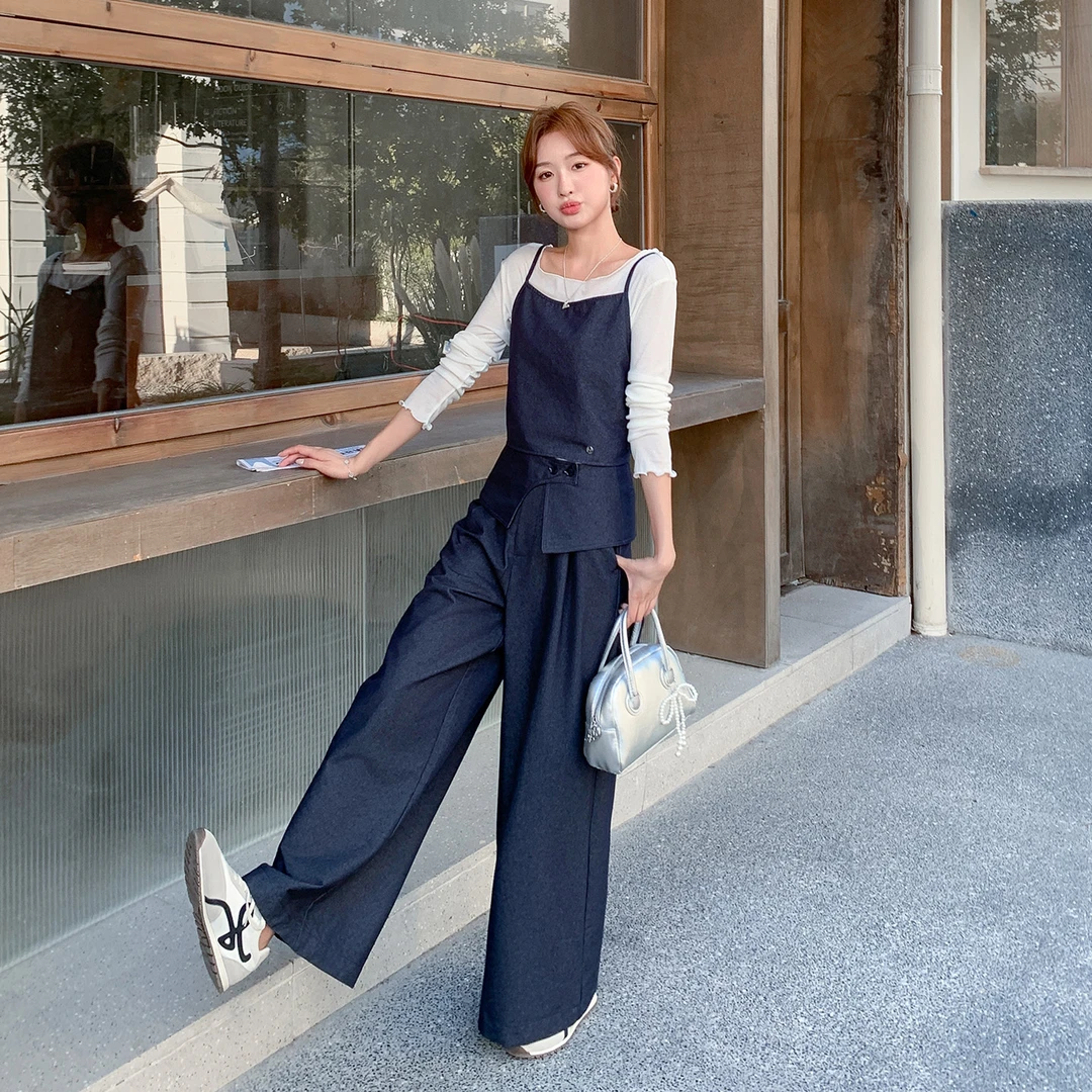 2025早秋流行穿搭一整套装女气质休闲牛仔吊带打底衫阔腿裤三件套