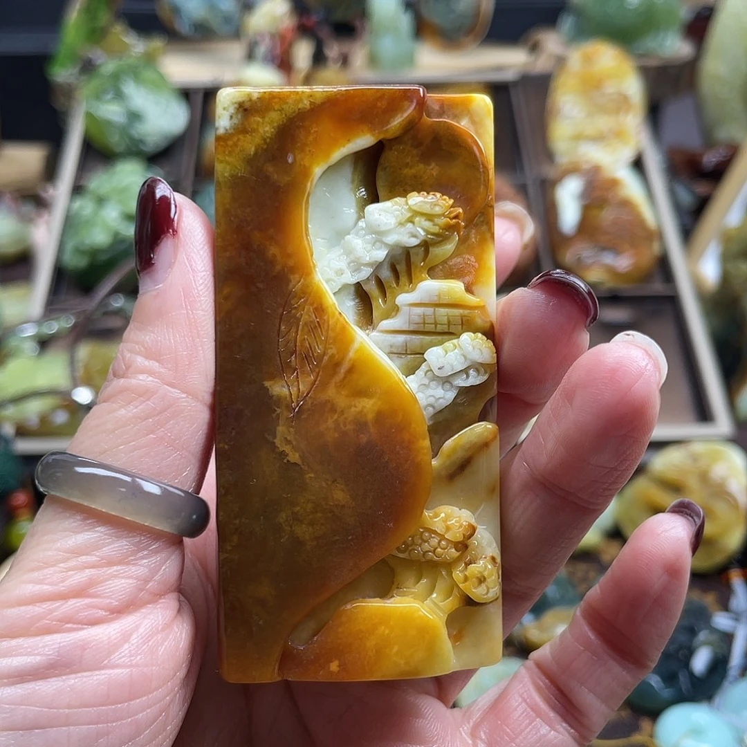 蛇纹石玉颈饰未镶嵌盛**年花玉山水