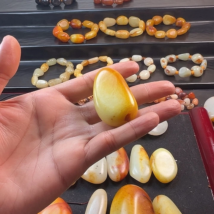 凯***森颈饰未镶嵌和田玉
