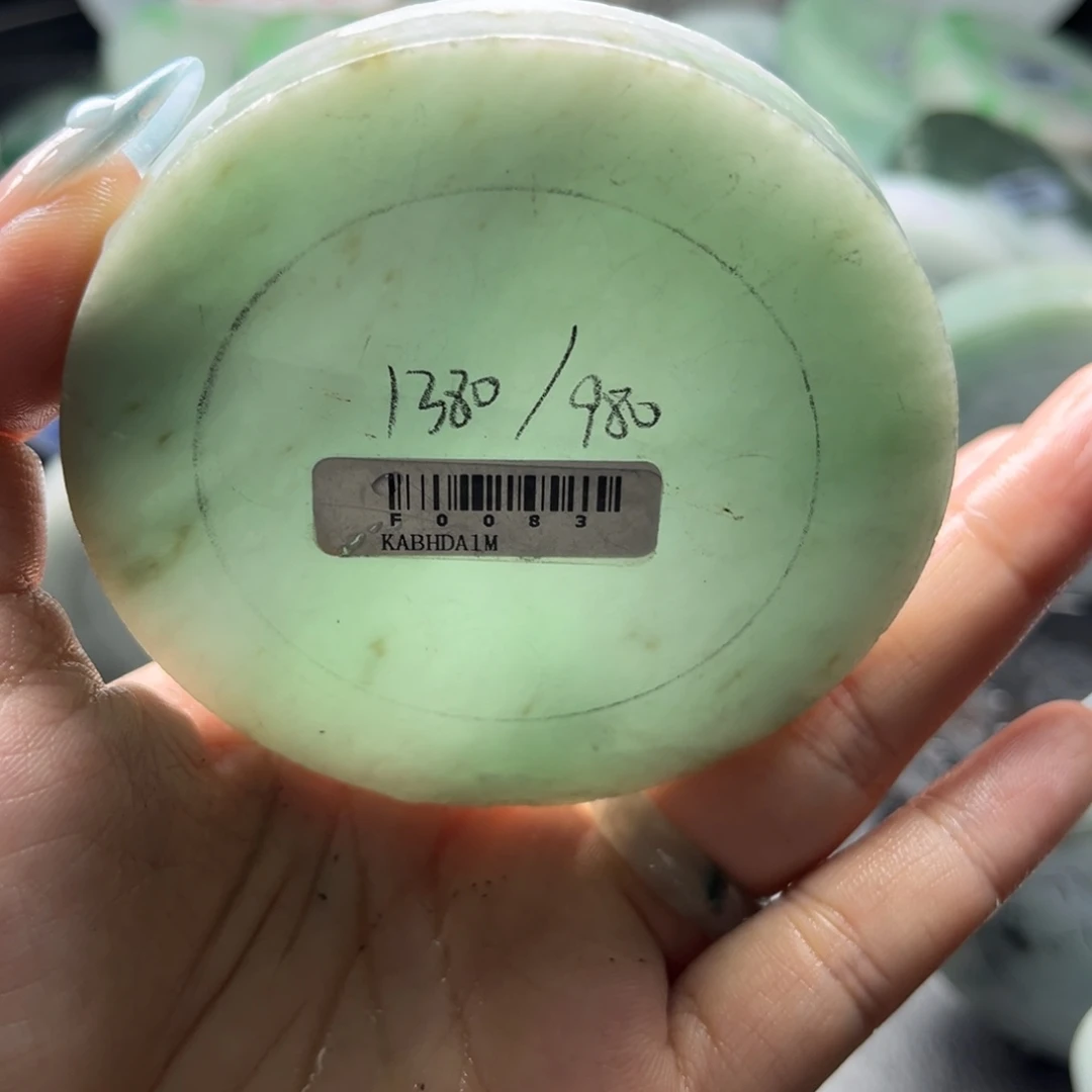 定制翡翠未镶嵌翡翠手镯