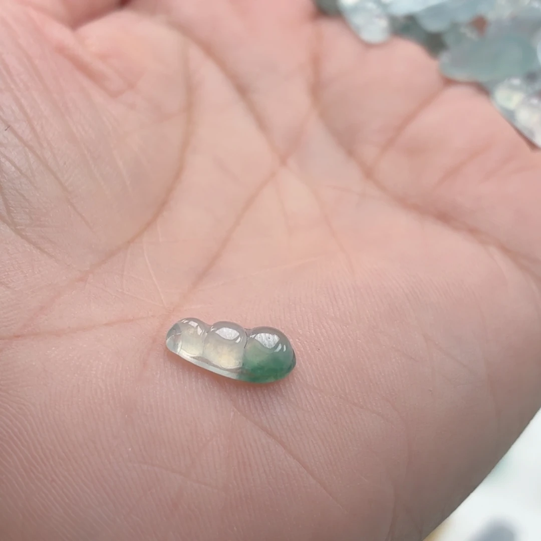 M***8翡翠未镶嵌颈饰天然A货翡翠