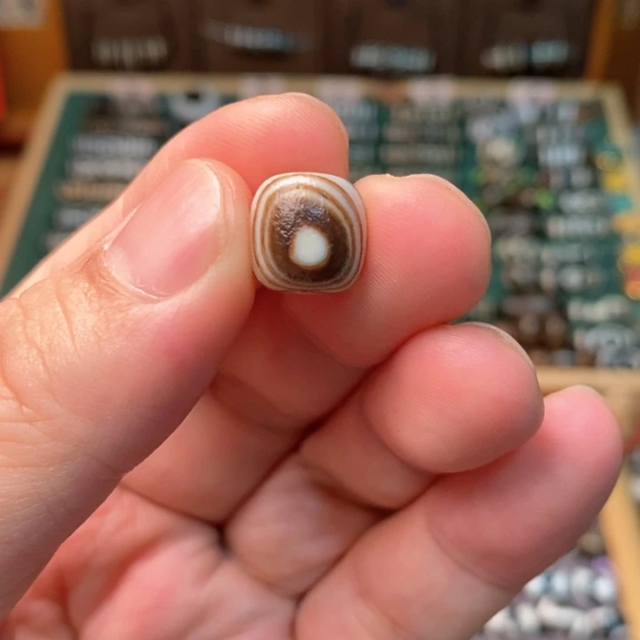 未镶嵌玛瑙/玉髓珠宝半成品?****、