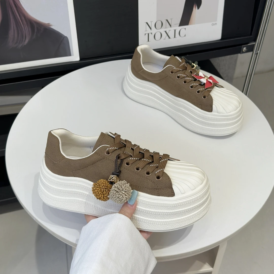 轻便增高厚底贝壳头板鞋女2025秋季新款百搭舒适休闲系带小白鞋