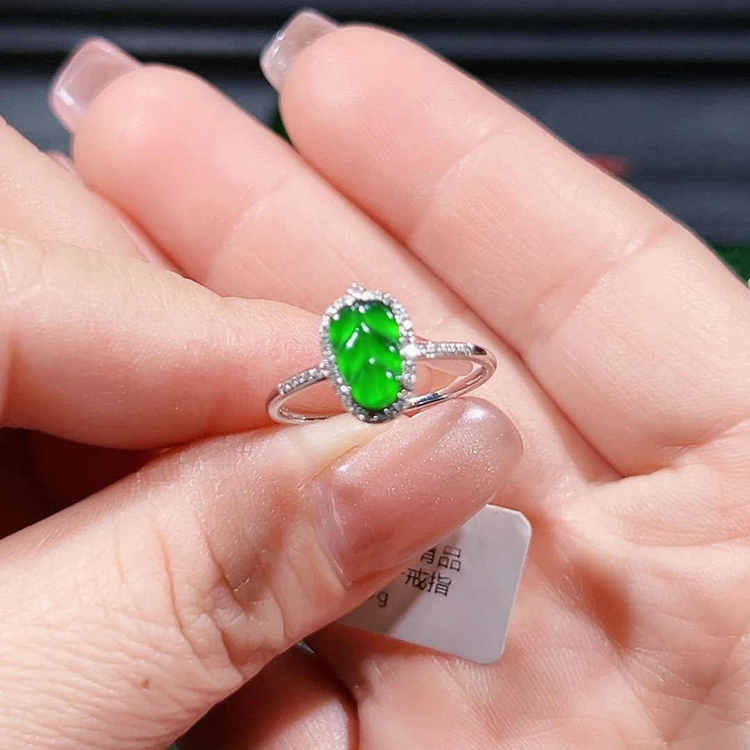 翡翠戒指18K金镶嵌戒指