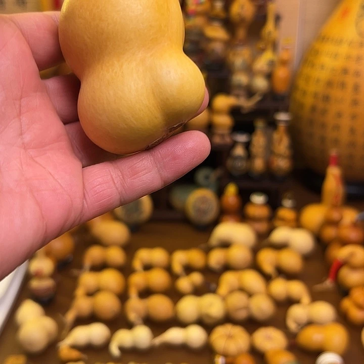 烨***辉灵韵葫芦精品手把件