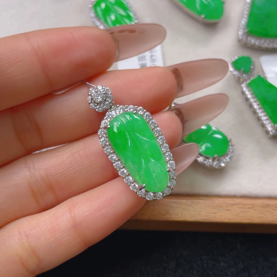 翡翠颈饰银S925镶嵌翡翠