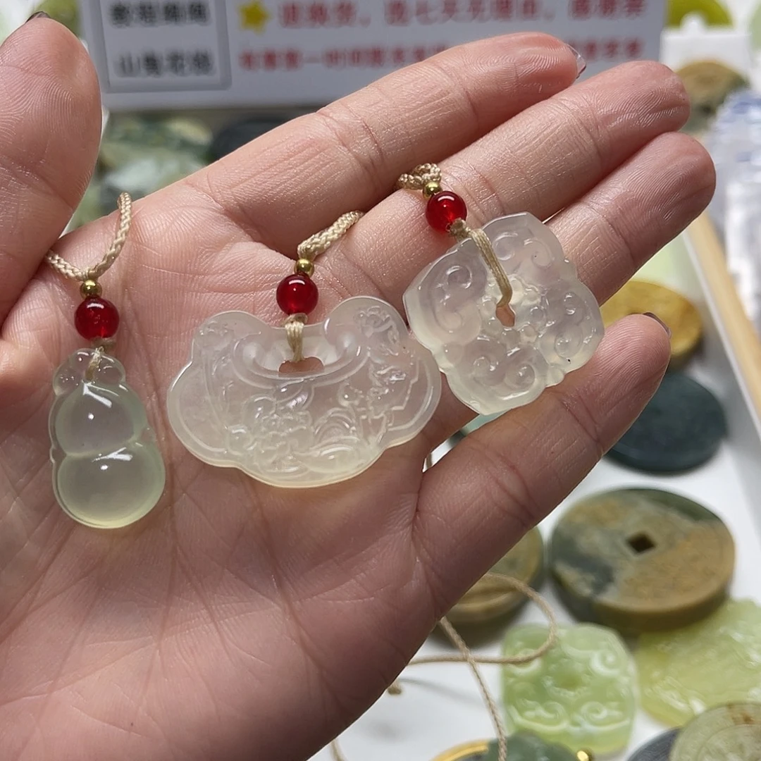 蛇纹石玉未镶嵌颈饰