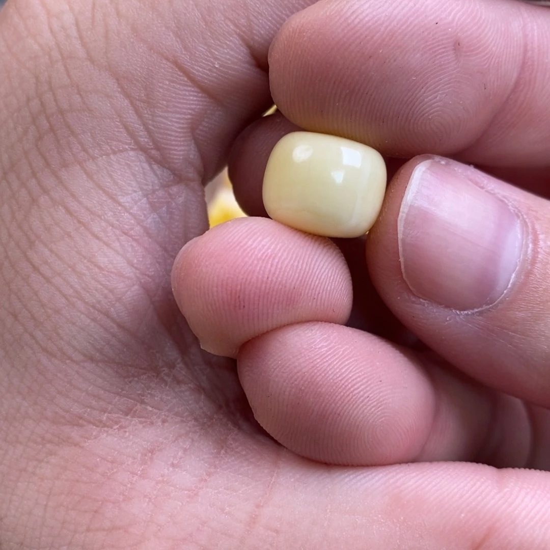 蜜蜡未镶嵌裸石配饰