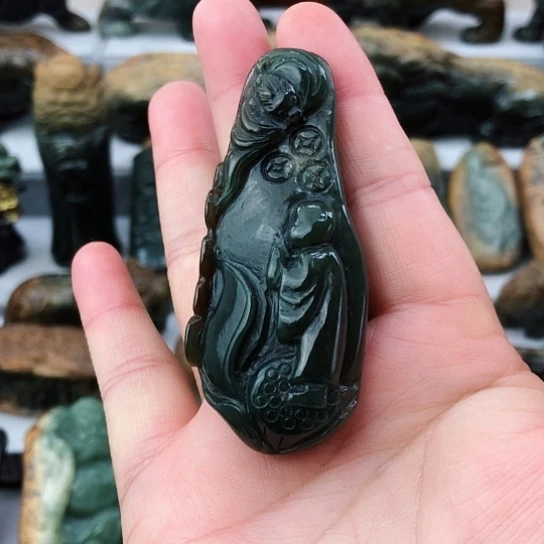 未镶嵌岫岩河磨玉（透闪石质玉）挂件