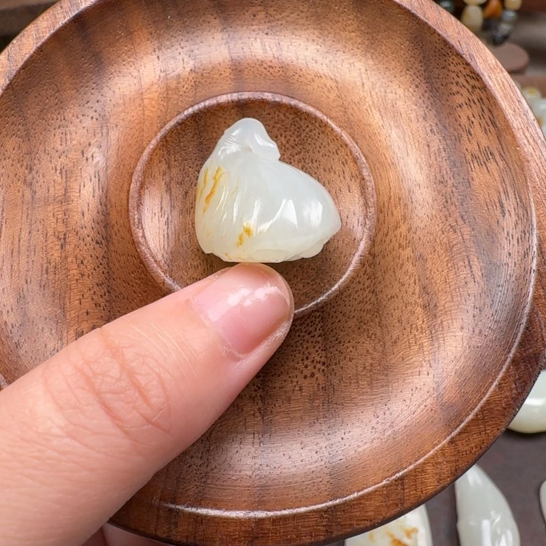 和田玉（子料）未镶嵌颈饰莲蓬
