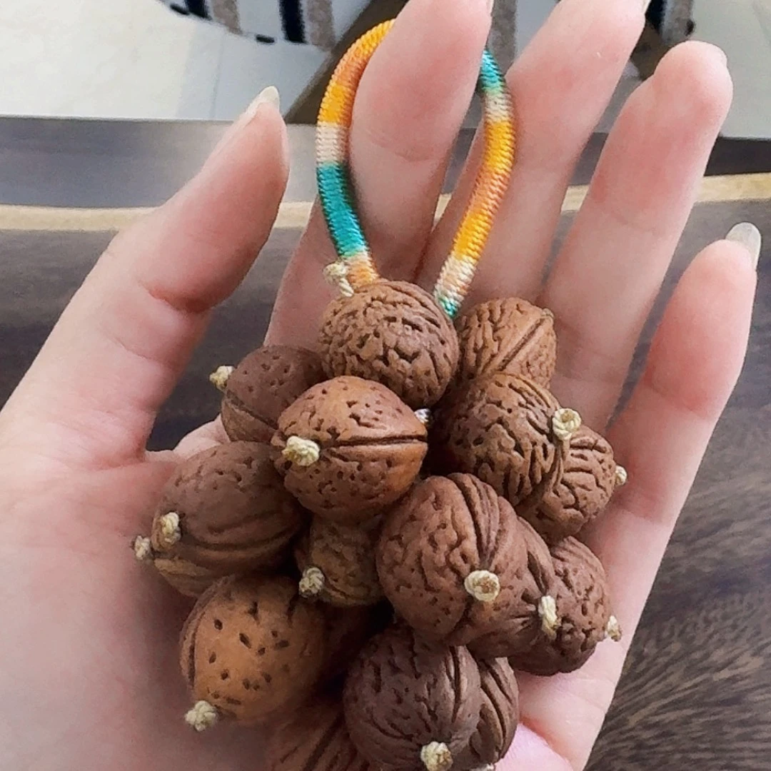 亚克力桃核饰品车挂