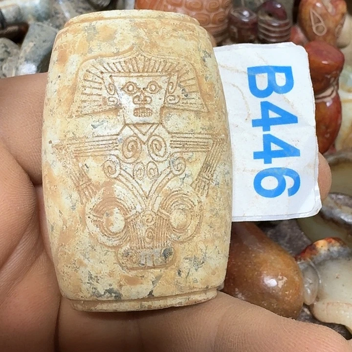 蛇纹石玉颈饰未镶嵌何**海