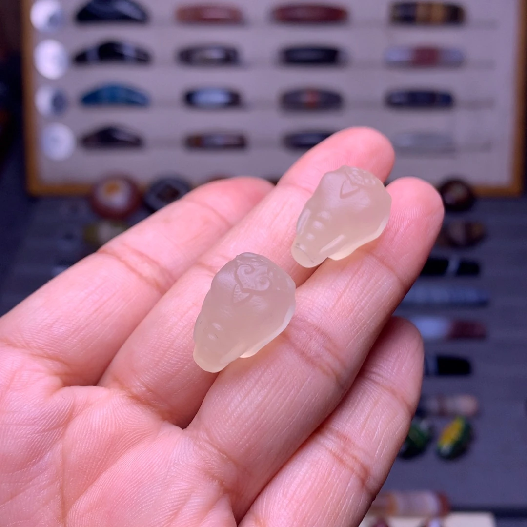 轼***儿未镶嵌玛瑙/玉髓珠宝奇石