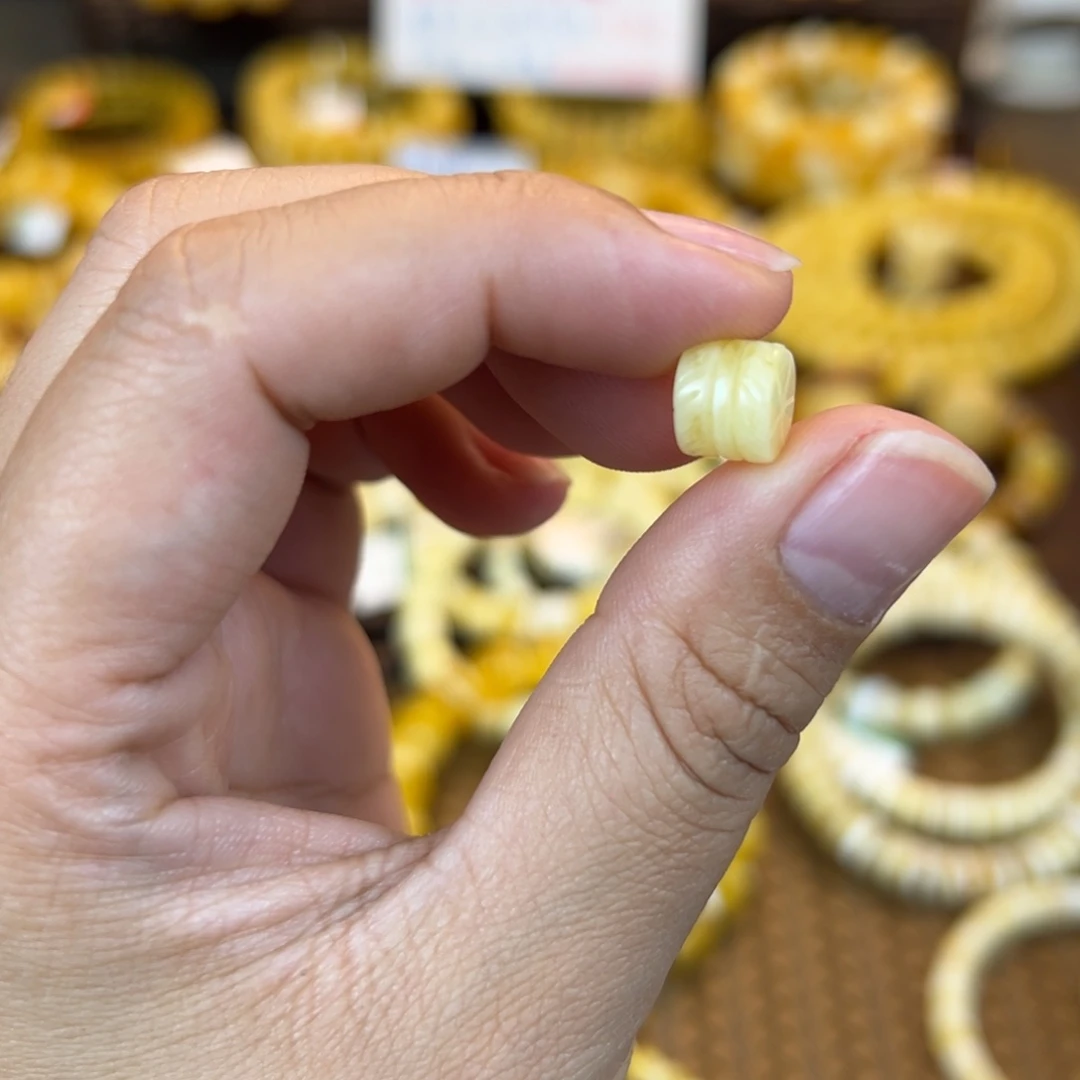 琥珀裸石未镶嵌kmnjjnnnjjjn