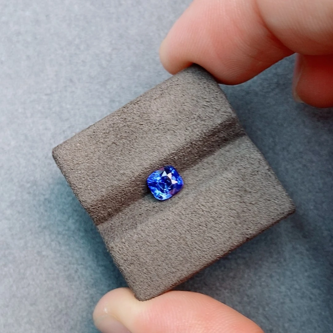 蓝宝石裸石1.1ct 矢车菊