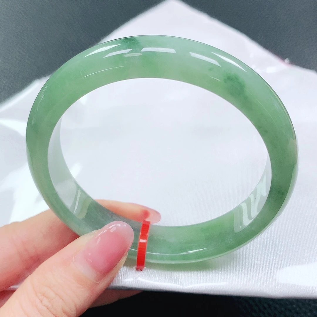 翡翠手镯未镶嵌59圈