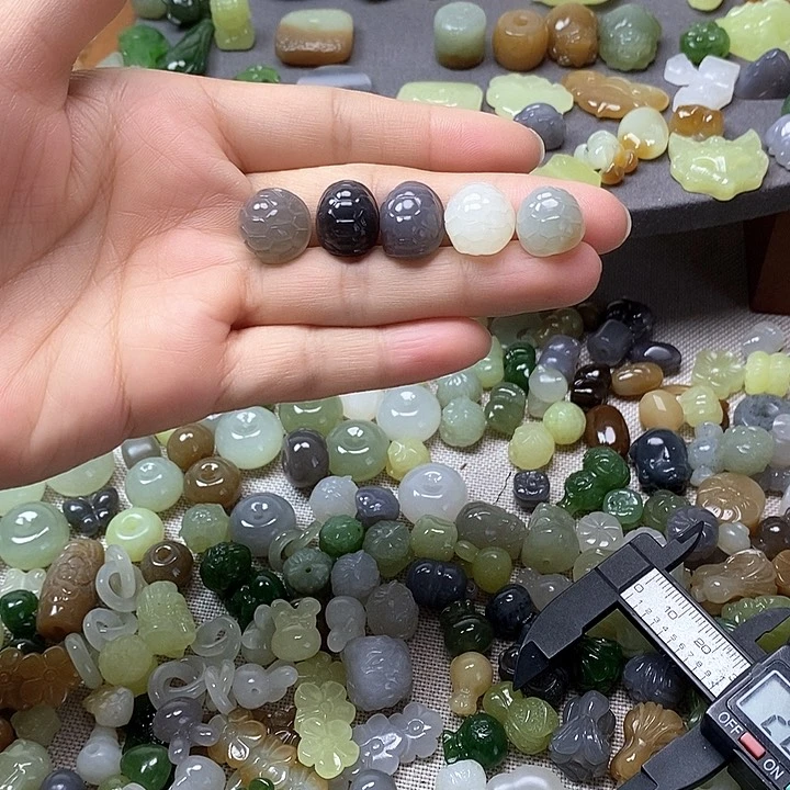 未镶嵌和田玉挂件富甲98一个多样性发其一