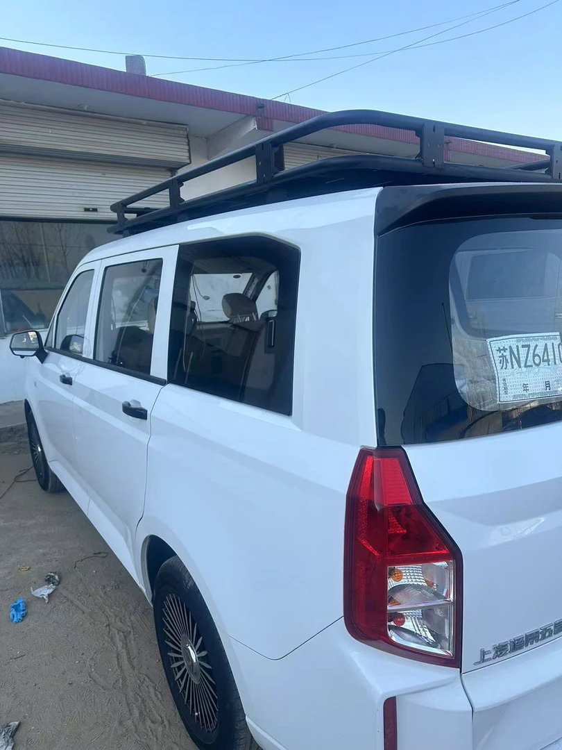 五菱宏光plus打孔安装防腐木行李框