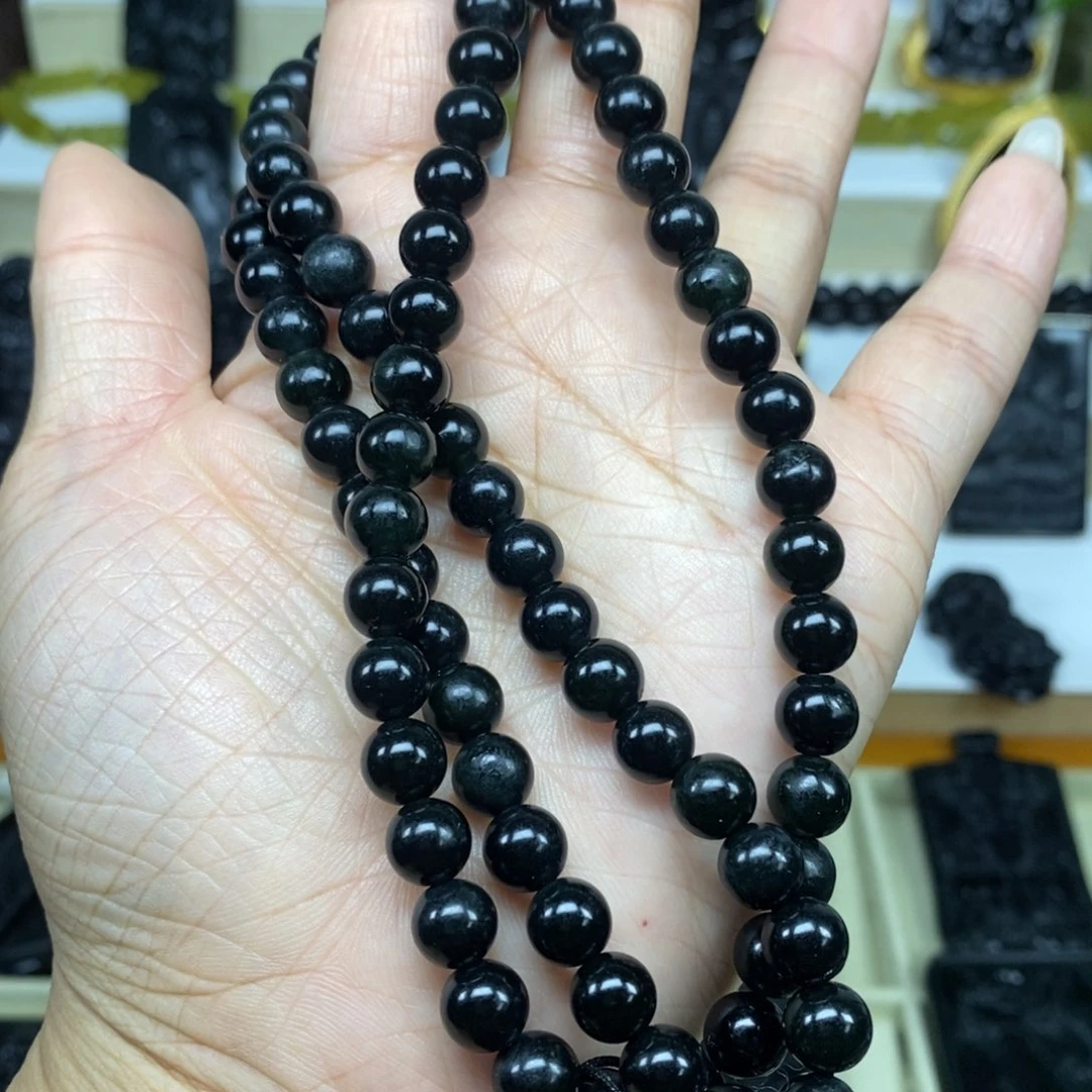 蛇纹石玉吊坠未镶嵌牛**天