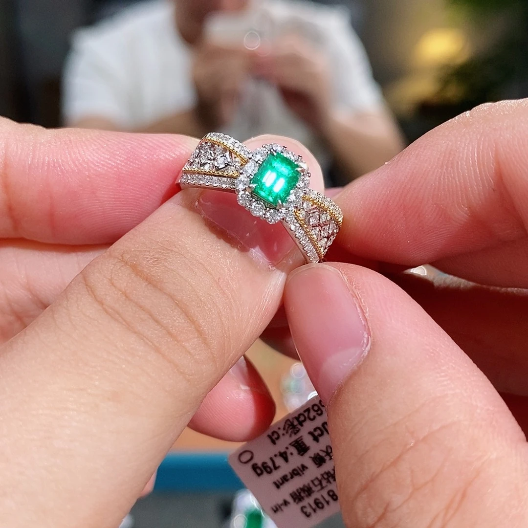 18K金镶嵌戒指祖母绿0.50ct