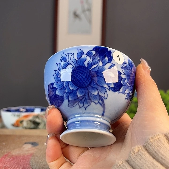 摆件景德镇陶瓷茶杯里