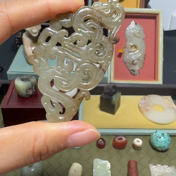 龙***君颈饰未镶嵌和田玉