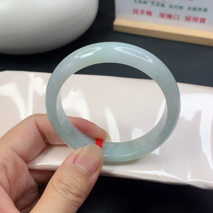 翡翠手镯未镶嵌5657