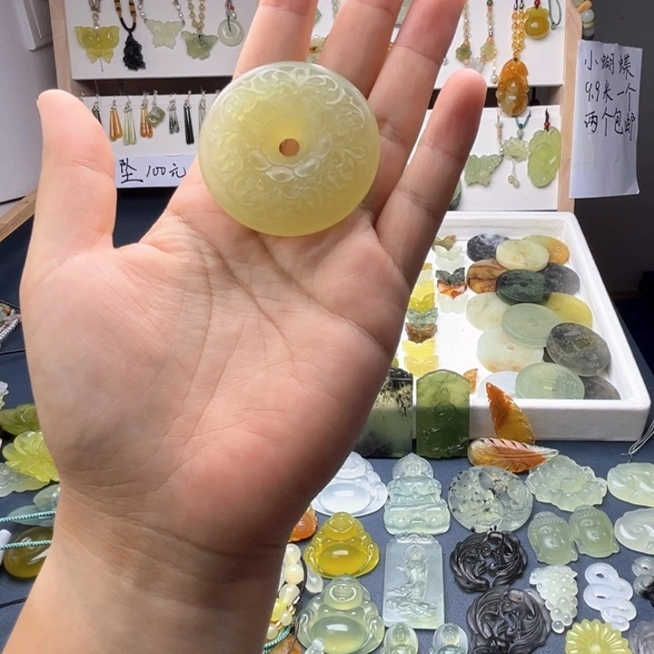 星***福岫玉合金颈饰花扣