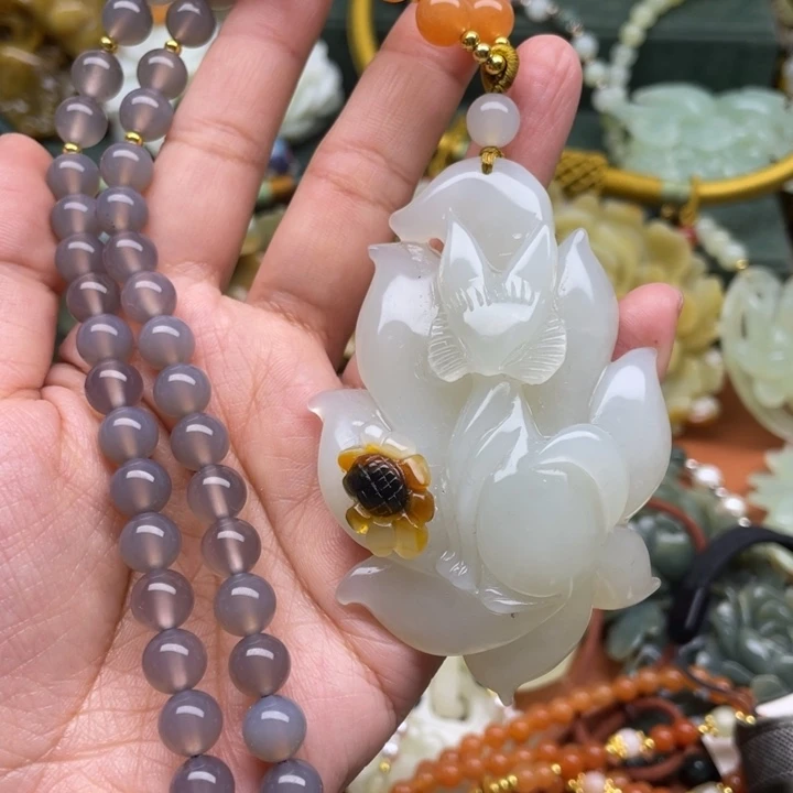 蛇纹石玉吊坠合金