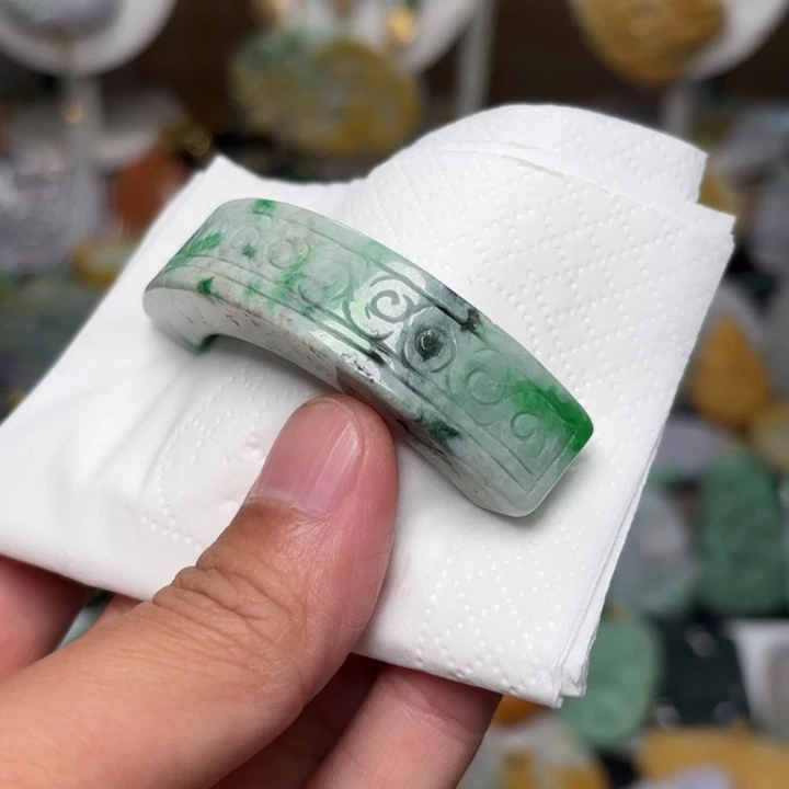 翡翠颈饰未镶嵌吊坠