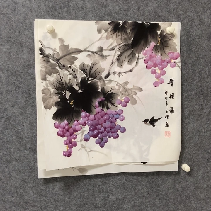国画葡萄50厘米斗方