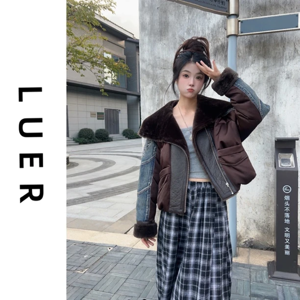 2025海宁新款皮毛一体鹅绒服女短款宽松刺绣休闲牛仔外套加厚冬