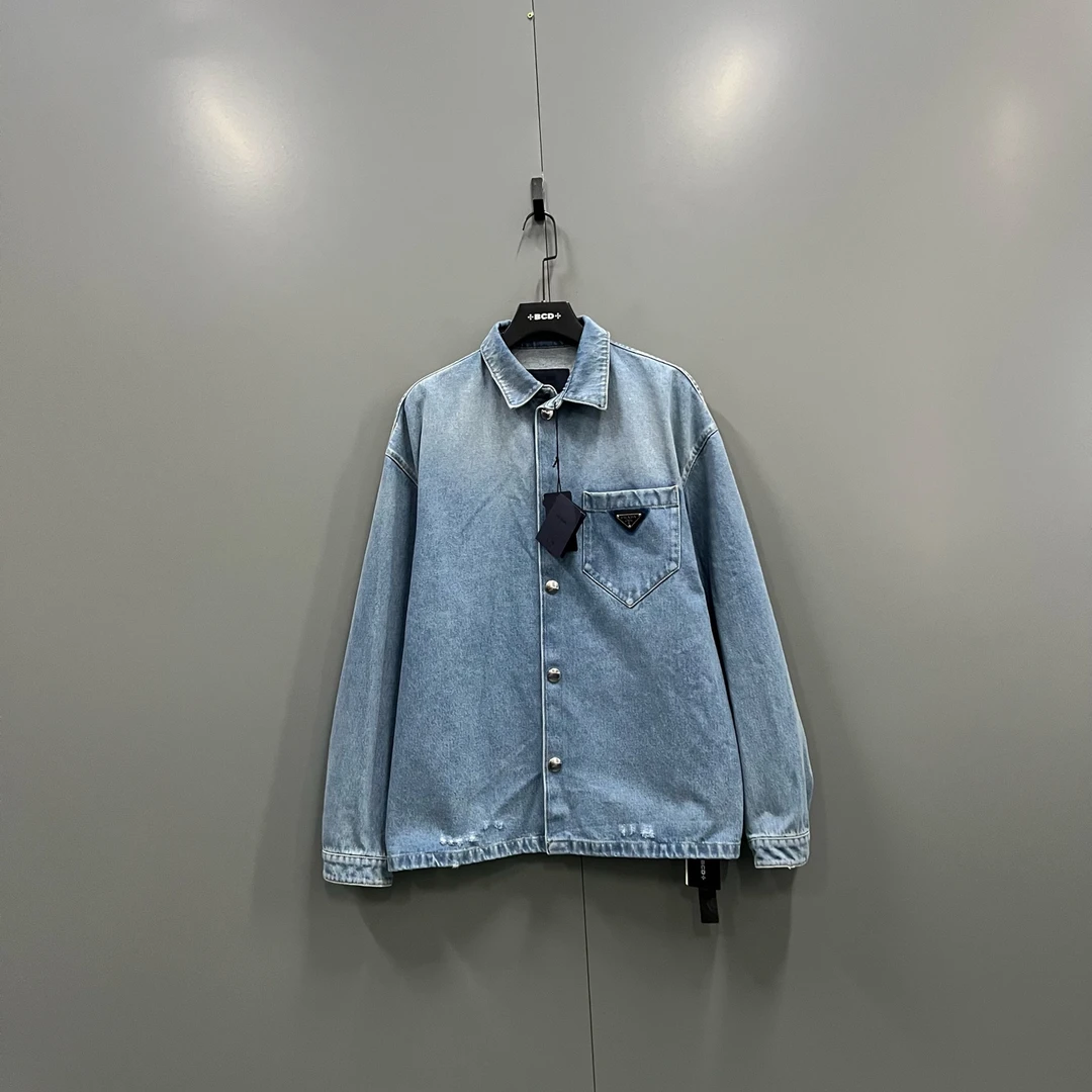 99新 Prada/普拉达 h813 浅蓝色水洗三角标牛仔衬衫 XL码 017729