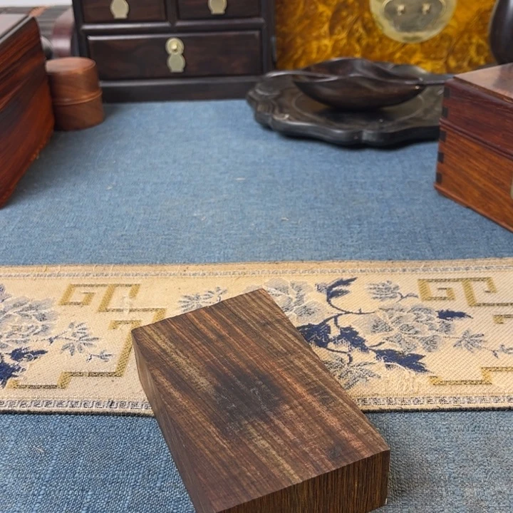 贡木毋*大红酸枝料子