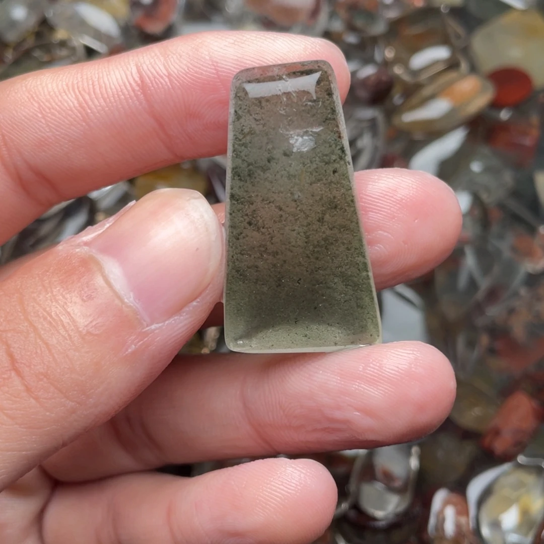 咸****只买单纯的吊坠，没带链子，属的性质。