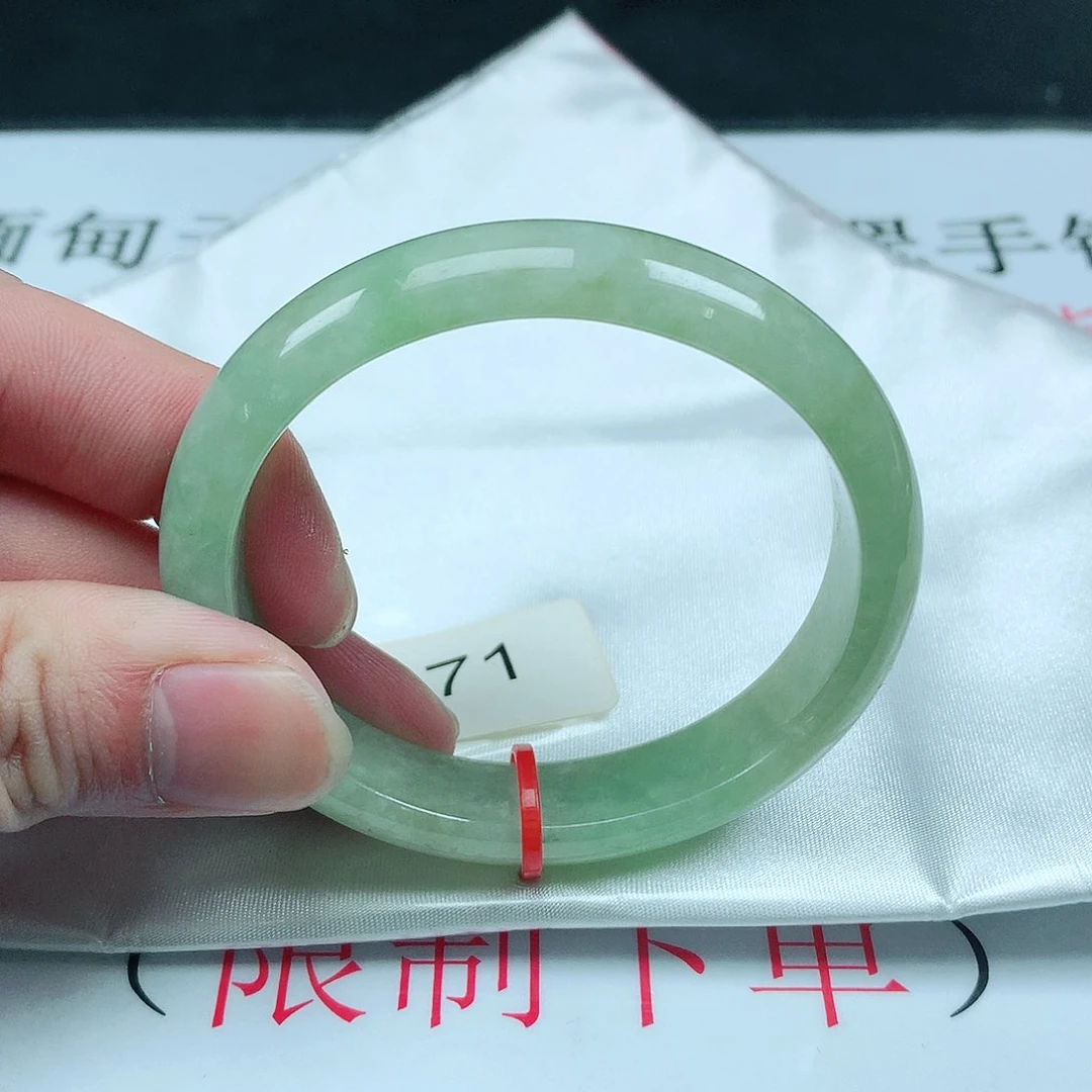 翡翠手镯未镶嵌圈54贵