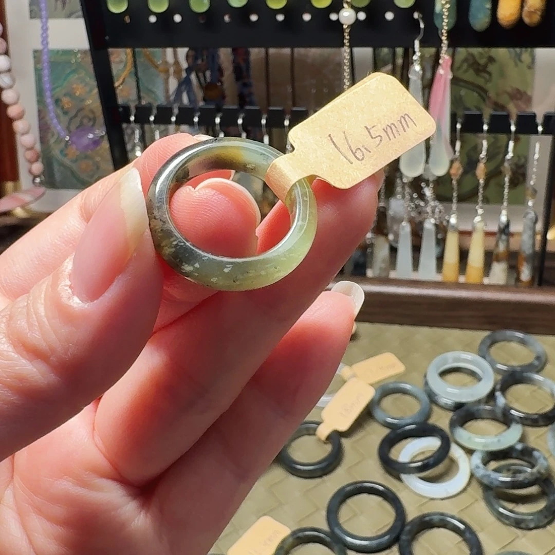 蛇纹石玉未镶嵌戒指