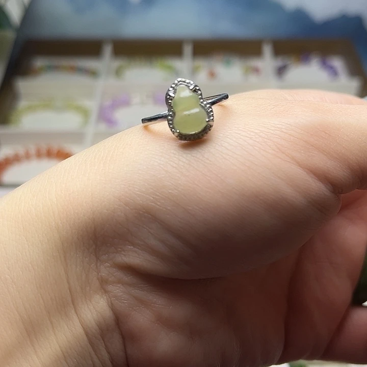 和田玉未镶嵌戒指