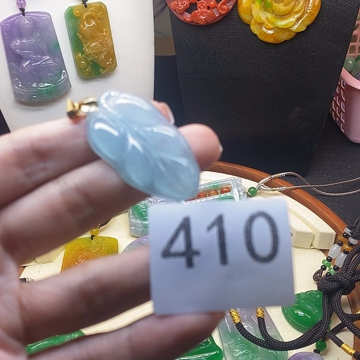 翡翠未镶嵌吊坠(赠链)