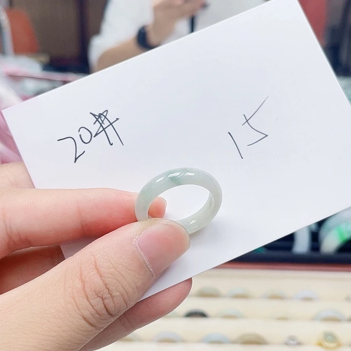 翡翠手镯未镶嵌翡翠