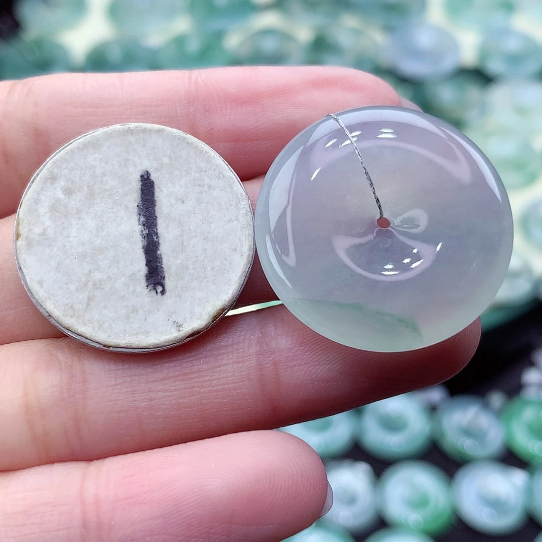 翡翠颈饰未镶嵌吊坠49。尺寸27.2-5.6