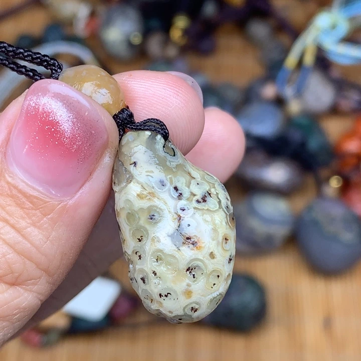 玛瑙/玉髓未镶嵌珠宝半成品風***人