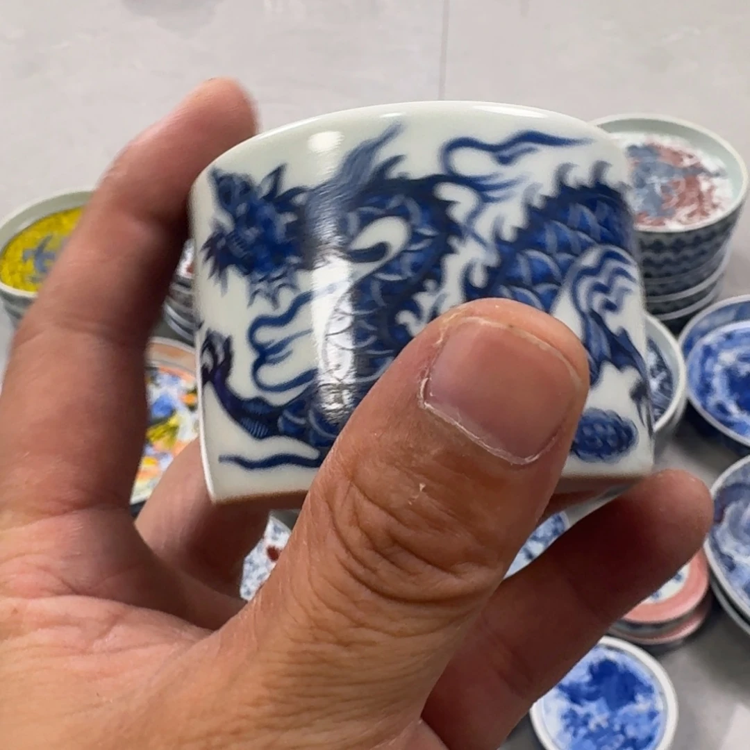杯青花铠甲龙小直口杯