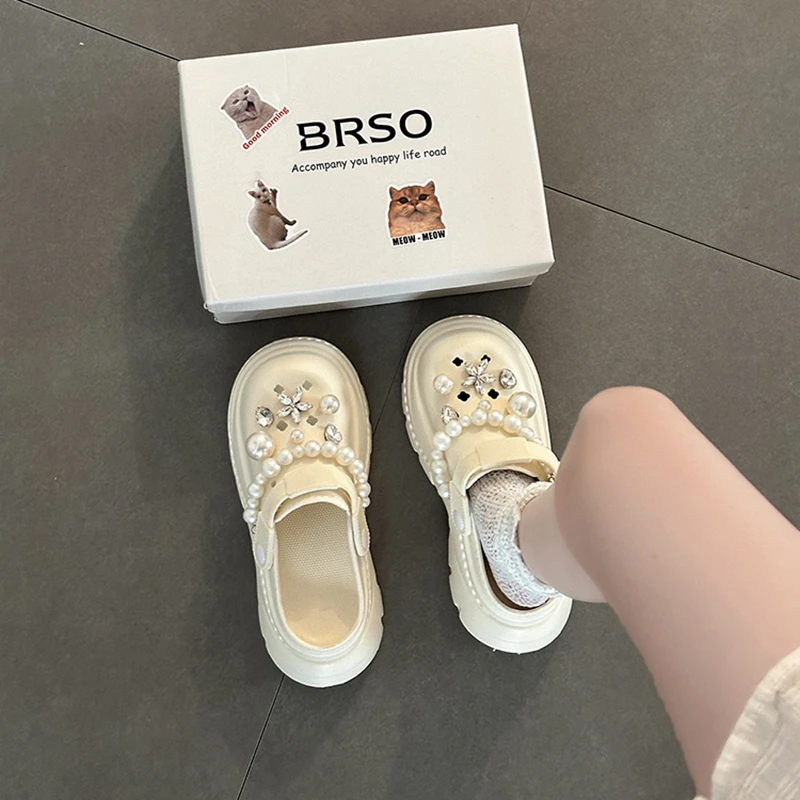 韩版时尚精致水钻珍珠洞洞鞋女2025夏季新款外穿厚底包头拖鞋凉拖